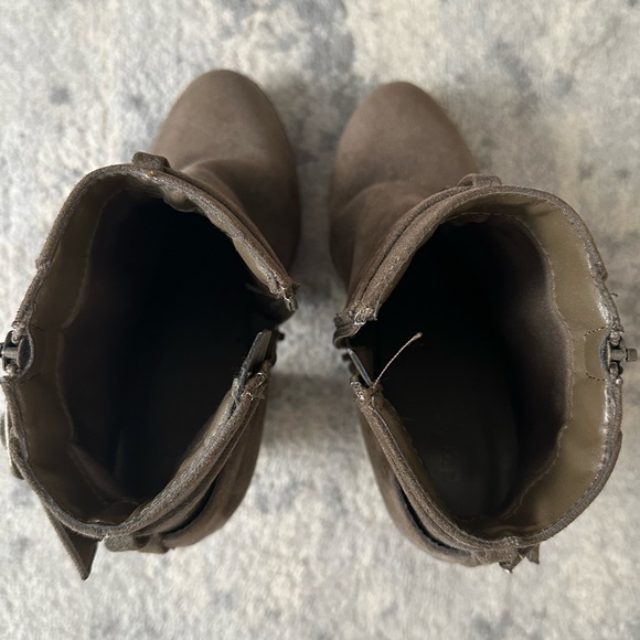 Heeled Boots - Picture 5 of 5